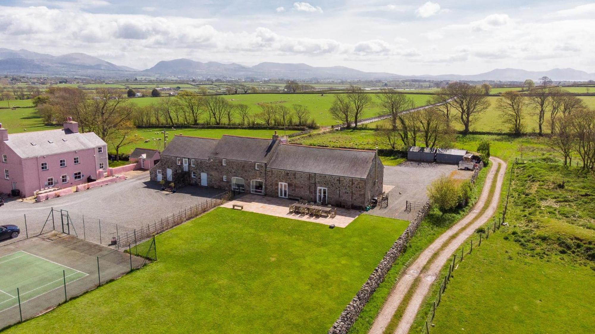 The Outbuildings Villa Newborough  Exterior photo